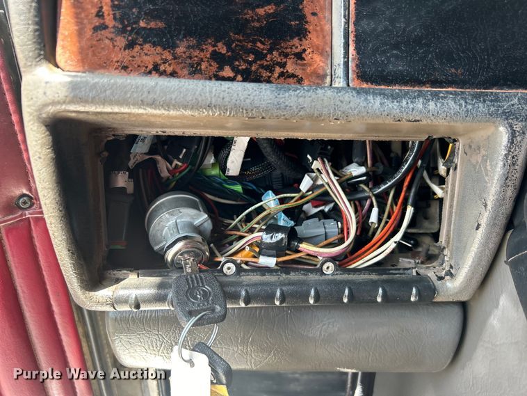 image for item EG0741 2005 Kenworth T600 semi truck