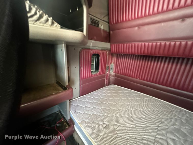 image for item EG0741 2005 Kenworth T600 semi truck