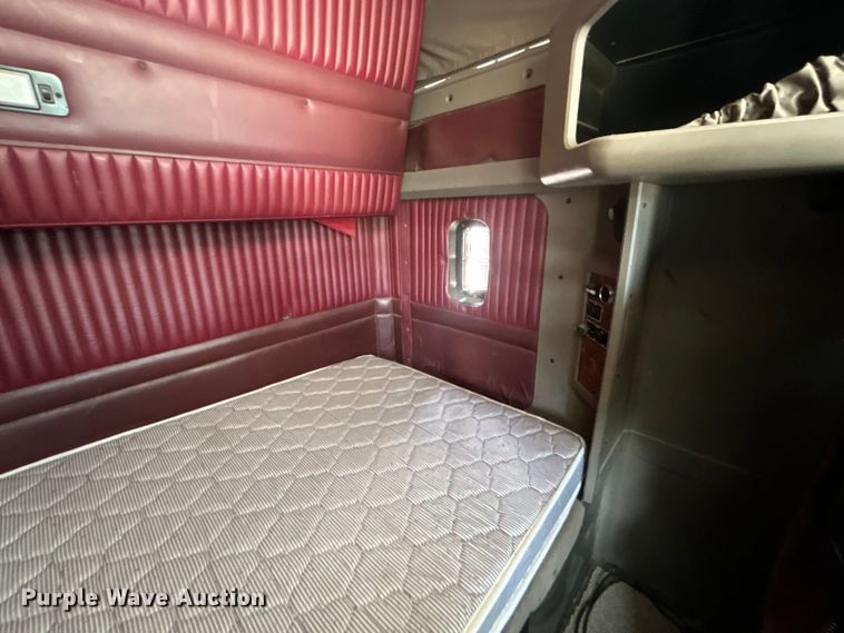 image for item EG0741 2005 Kenworth T600 semi truck