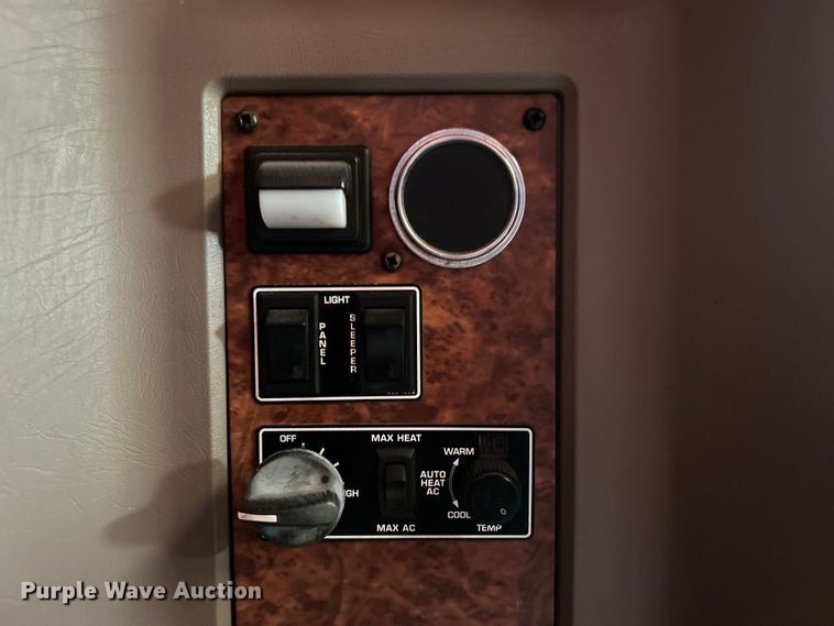 image for item EG0741 2005 Kenworth T600 semi truck