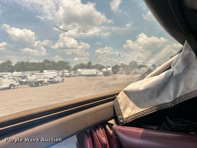 image for item EG0741 2005 Kenworth T600 semi truck