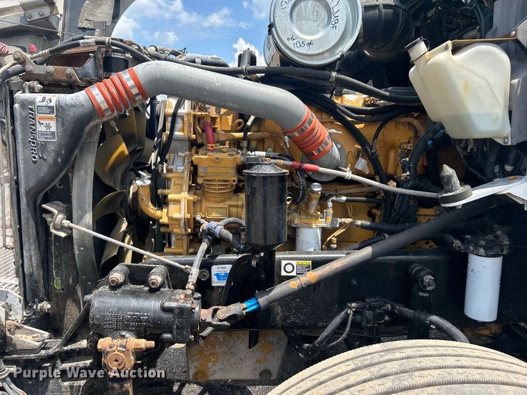 image for item EG0741 2005 Kenworth T600 semi truck