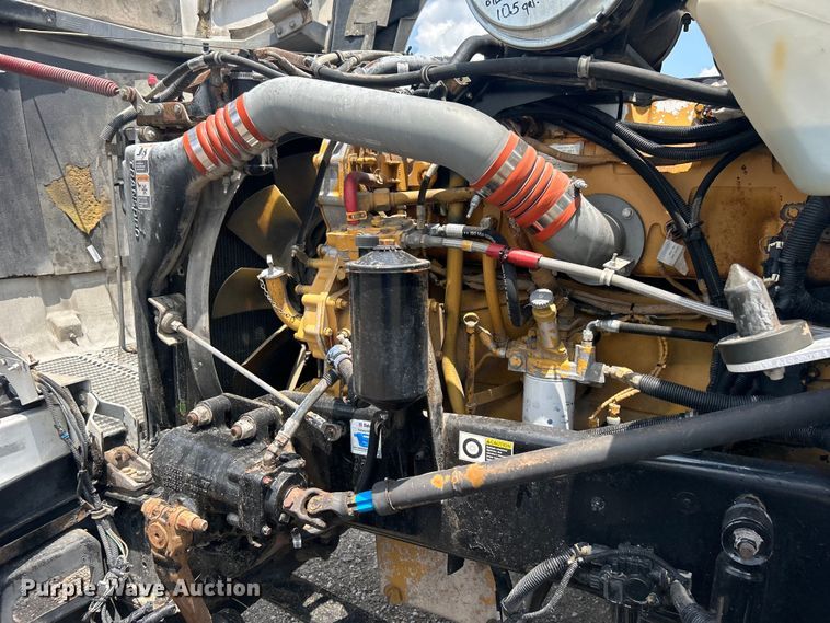 image for item EG0741 2005 Kenworth T600 semi truck