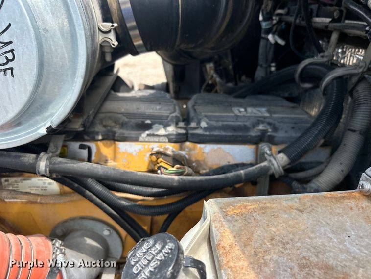 image for item EG0741 2005 Kenworth T600 semi truck