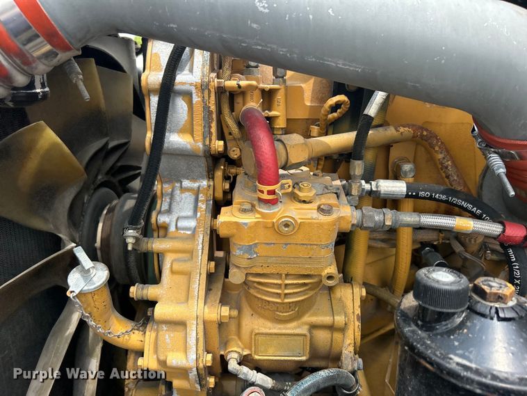 image for item EG0741 2005 Kenworth T600 semi truck