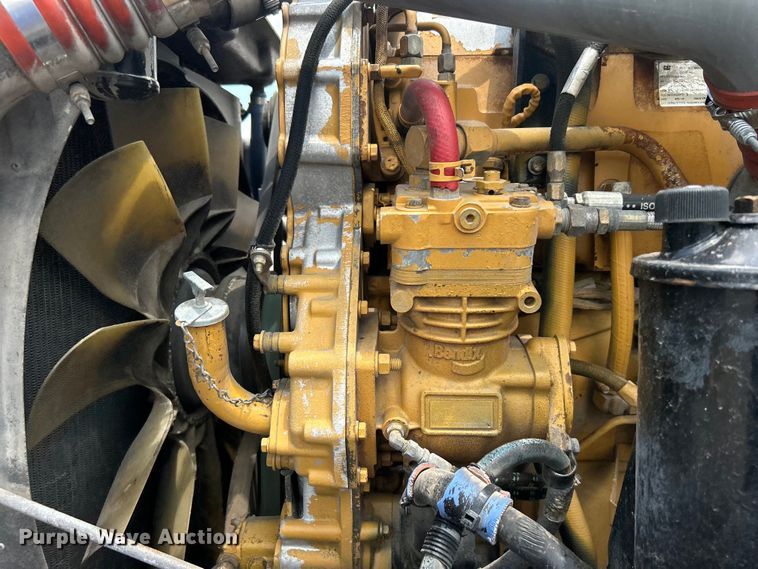 image for item EG0741 2005 Kenworth T600 semi truck