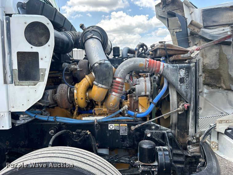 image for item EG0741 2005 Kenworth T600 semi truck