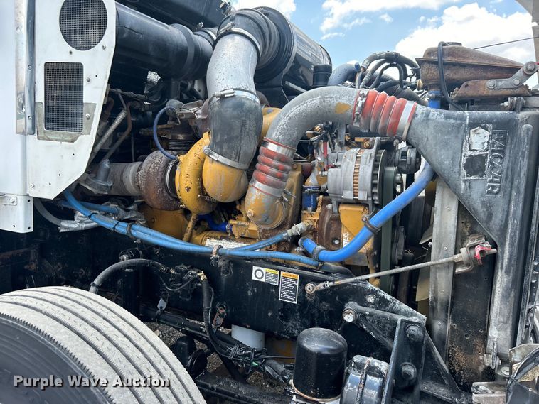 image for item EG0741 2005 Kenworth T600 semi truck