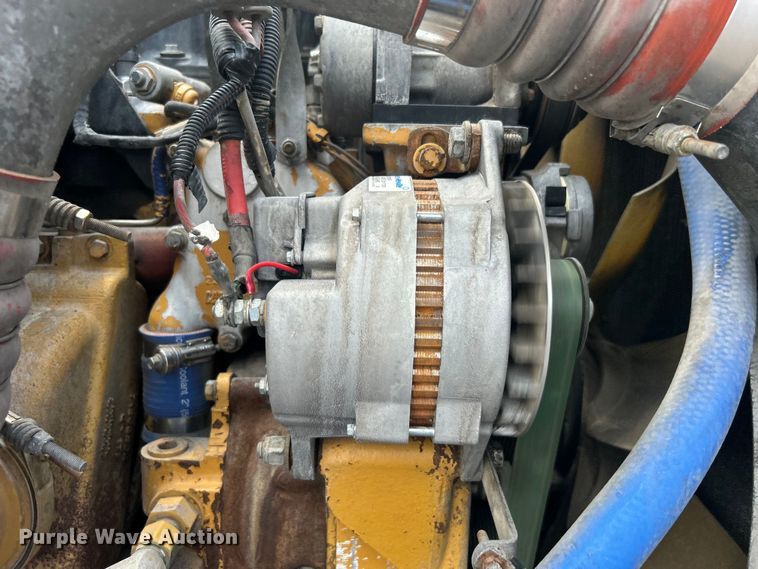 image for item EG0741 2005 Kenworth T600 semi truck