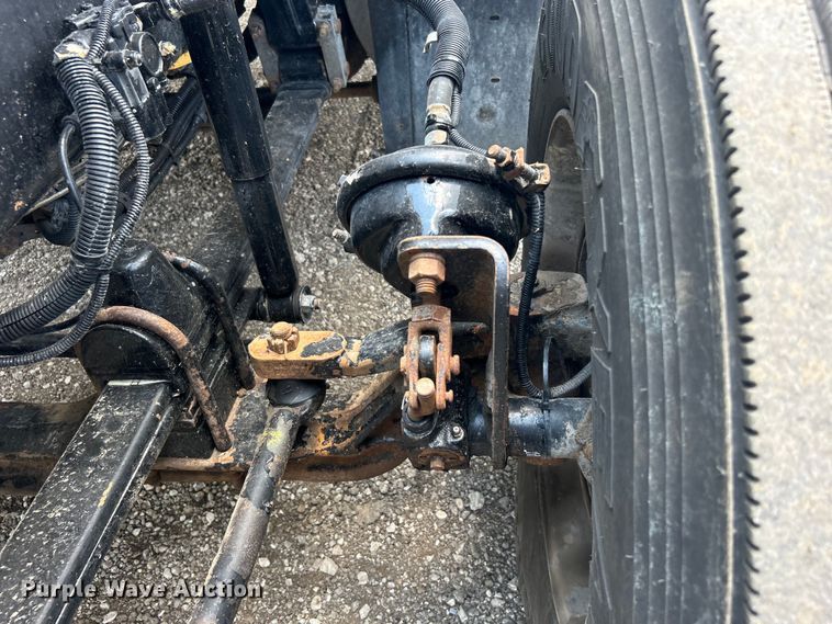 image for item EG0741 2005 Kenworth T600 semi truck