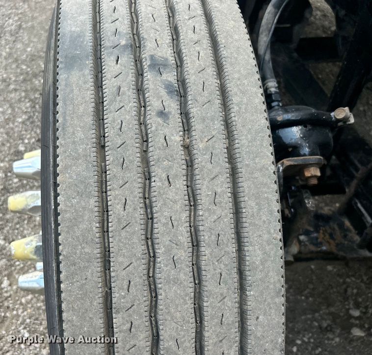 image for item EG0741 2005 Kenworth T600 semi truck