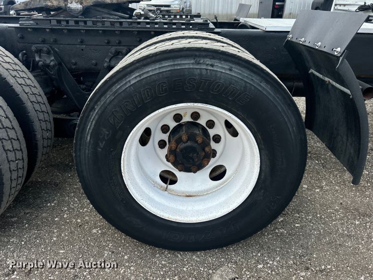 image for item EG0741 2005 Kenworth T600 semi truck