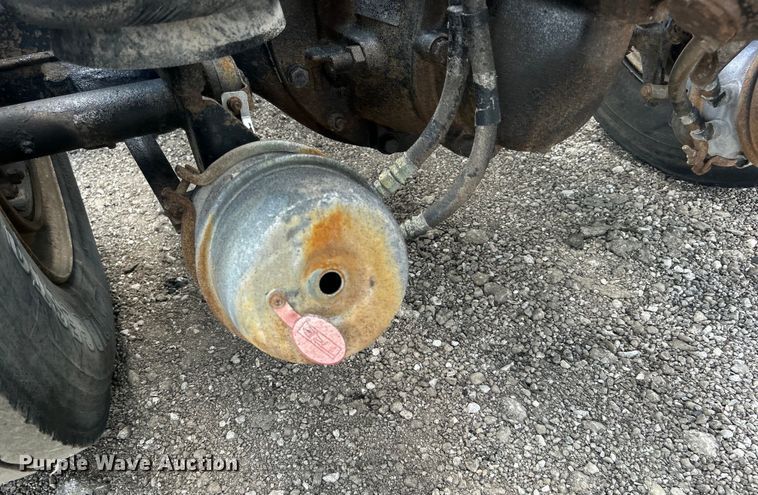 image for item EG0741 2005 Kenworth T600 semi truck