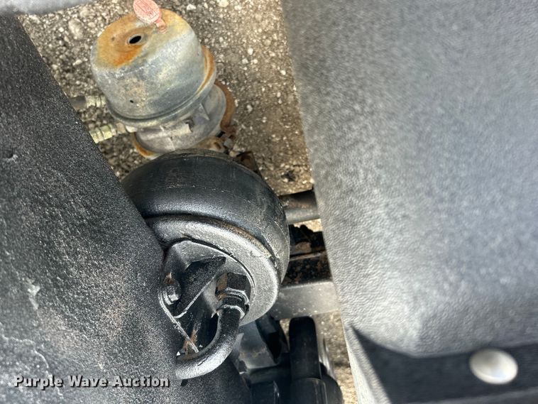 image for item EG0741 2005 Kenworth T600 semi truck