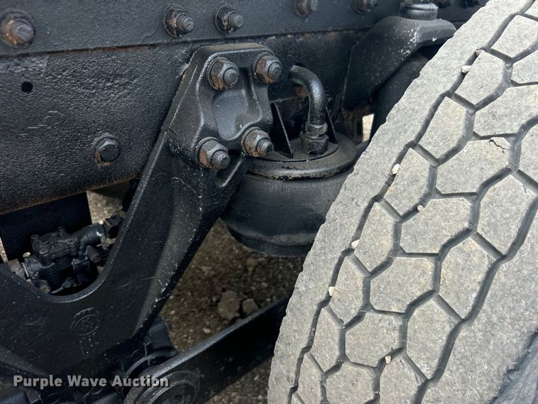 image for item EG0741 2005 Kenworth T600 semi truck