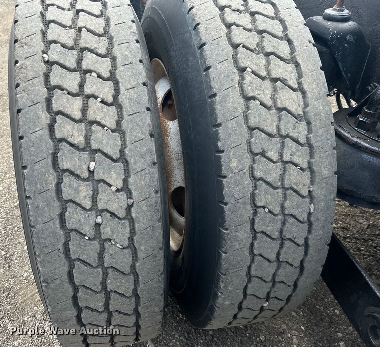 image for item EG0741 2005 Kenworth T600 semi truck