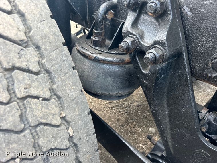 image for item EG0741 2005 Kenworth T600 semi truck