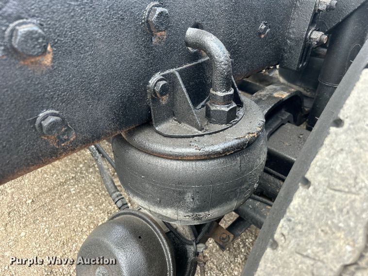 image for item EG0741 2005 Kenworth T600 semi truck