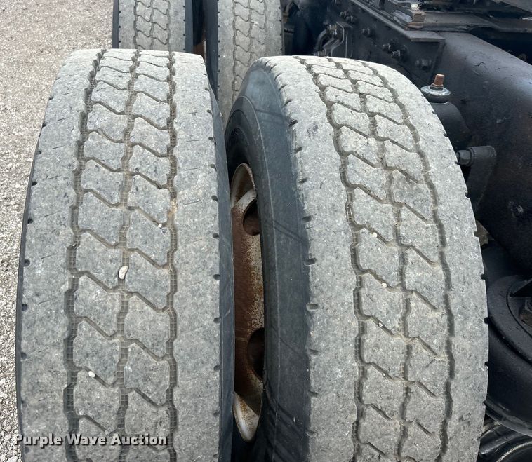 image for item EG0741 2005 Kenworth T600 semi truck