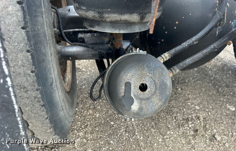 image for item EG0741 2005 Kenworth T600 semi truck