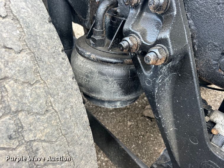 image for item EG0741 2005 Kenworth T600 semi truck