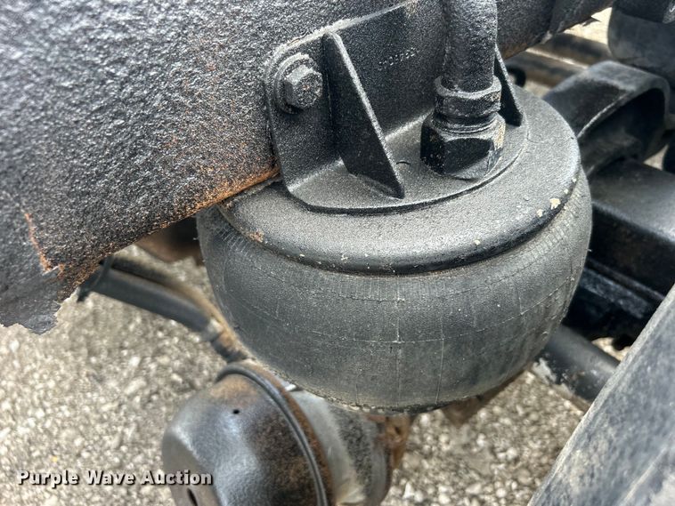 image for item EG0741 2005 Kenworth T600 semi truck