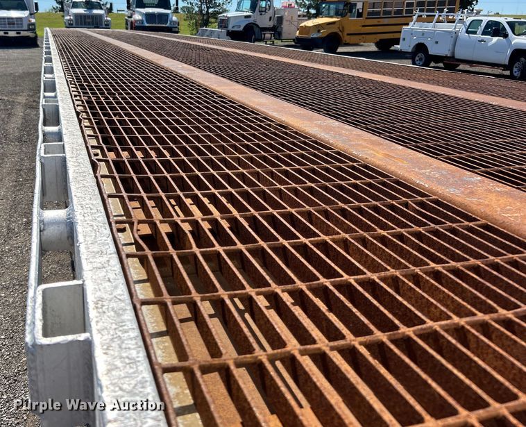 image for item EG0749 1999 Utility Trailer FS2CHA flatbed trailer