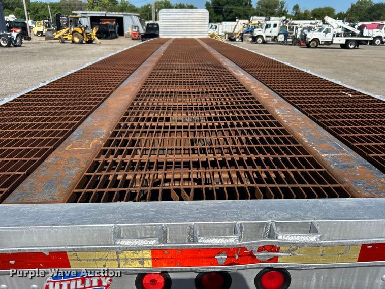 image for item EG0749 1999 Utility Trailer FS2CHA flatbed trailer