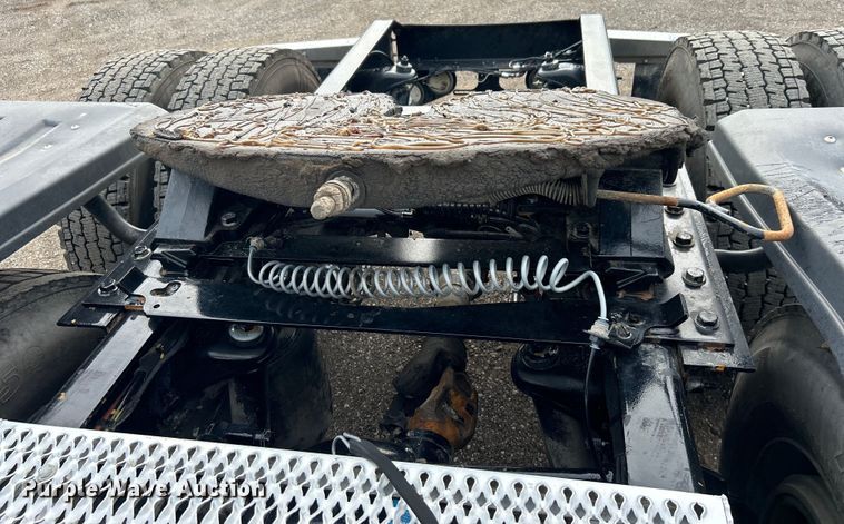 image for item EG0758 2019 Peterbilt  579 semi truck