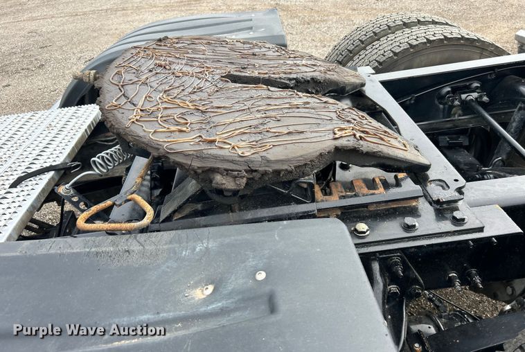 image for item EG0758 2019 Peterbilt  579 semi truck