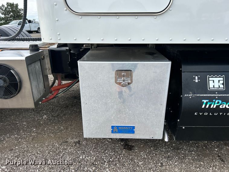 image for item EG0758 2019 Peterbilt  579 semi truck