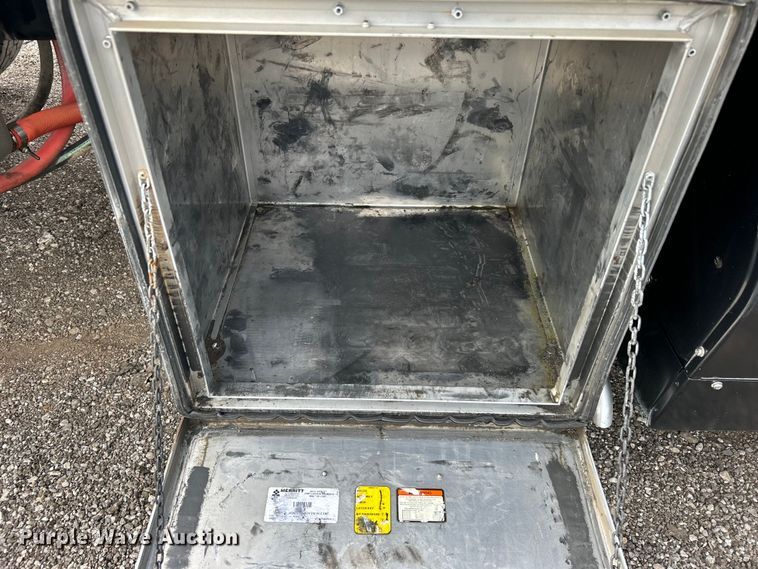 image for item EG0758 2019 Peterbilt  579 semi truck