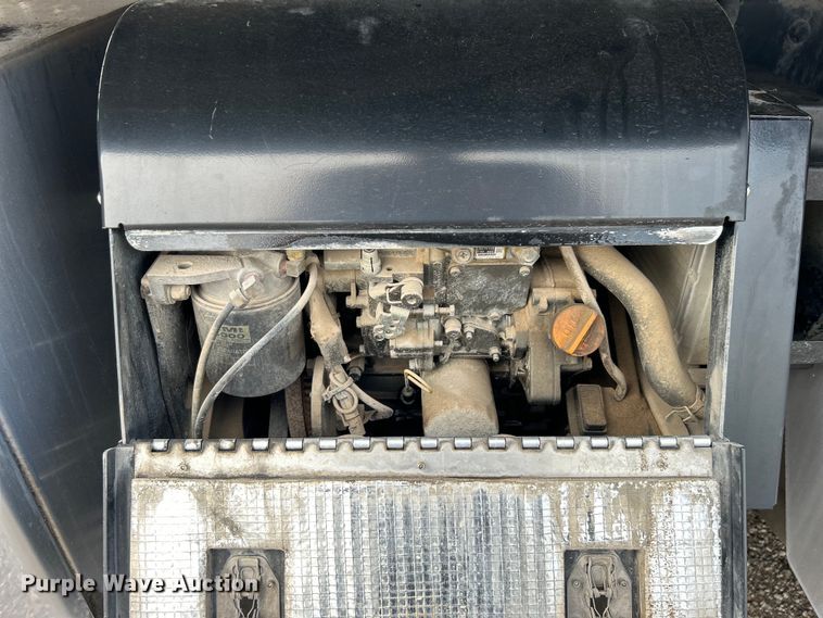 image for item EG0758 2019 Peterbilt  579 semi truck