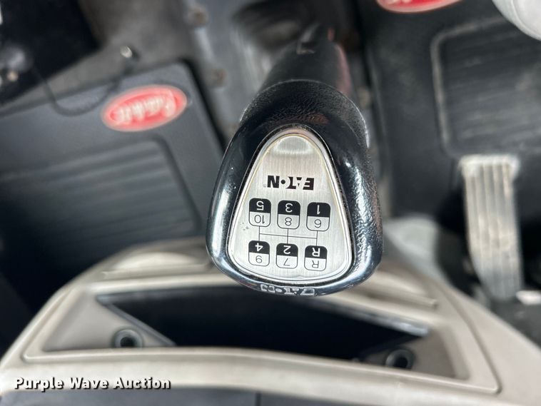 image for item EG0758 2019 Peterbilt  579 semi truck