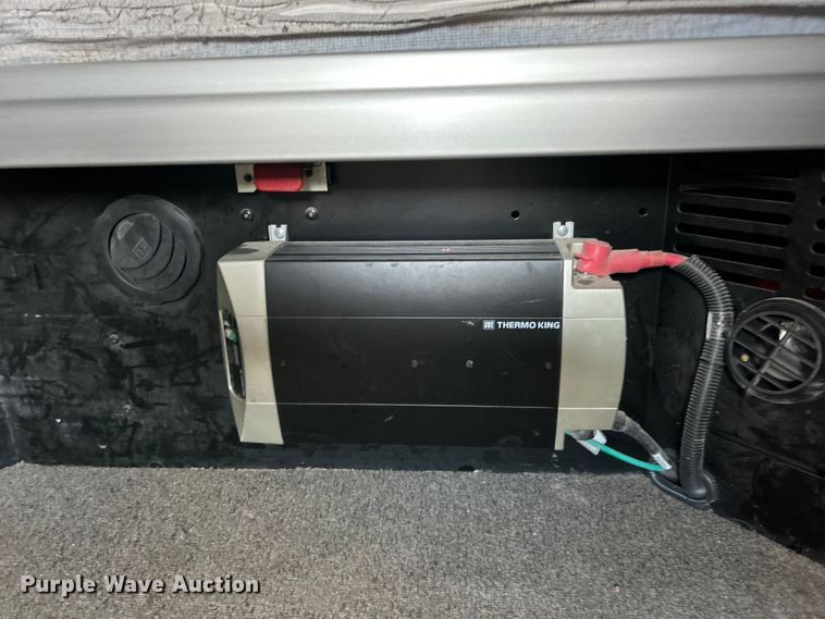 image for item EG0758 2019 Peterbilt  579 semi truck