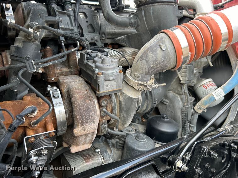 image for item EG0758 2019 Peterbilt  579 semi truck