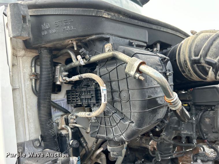 image for item EG0758 2019 Peterbilt  579 semi truck