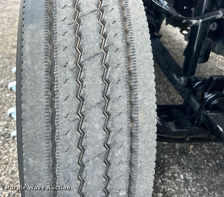 image for item EG0758 2019 Peterbilt  579 semi truck