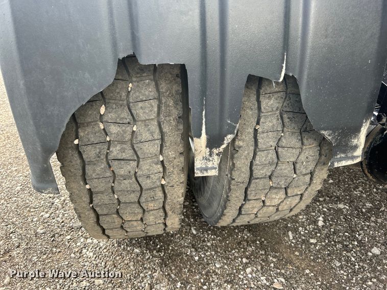 image for item EG0758 2019 Peterbilt  579 semi truck