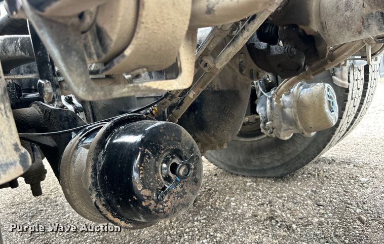 image for item EG0758 2019 Peterbilt  579 semi truck