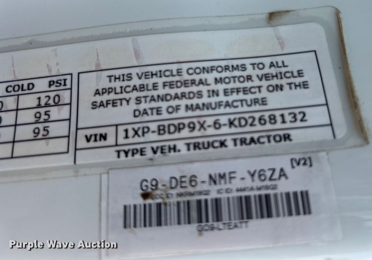 image for item EG0758 2019 Peterbilt  579 semi truck