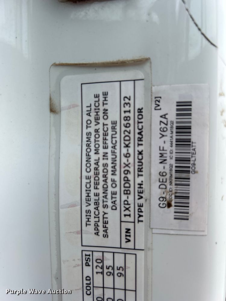 image for item EG0758 2019 Peterbilt  579 semi truck