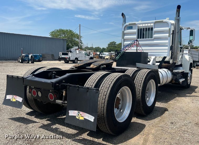 image for item EG0764 2008 Mack CHU613 semi truck