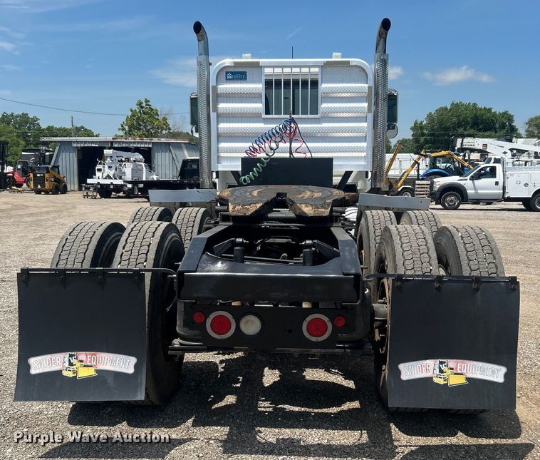 image for item EG0764 2008 Mack CHU613 semi truck