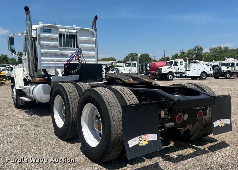 image for item EG0764 2008 Mack CHU613 semi truck