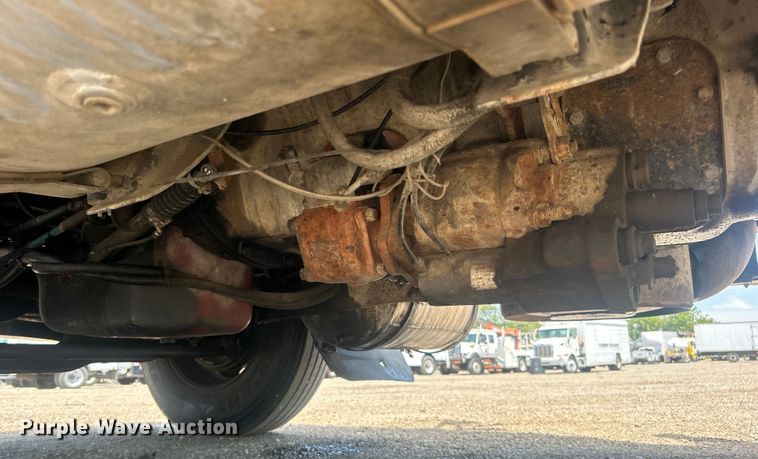 image for item EG0764 2008 Mack CHU613 semi truck