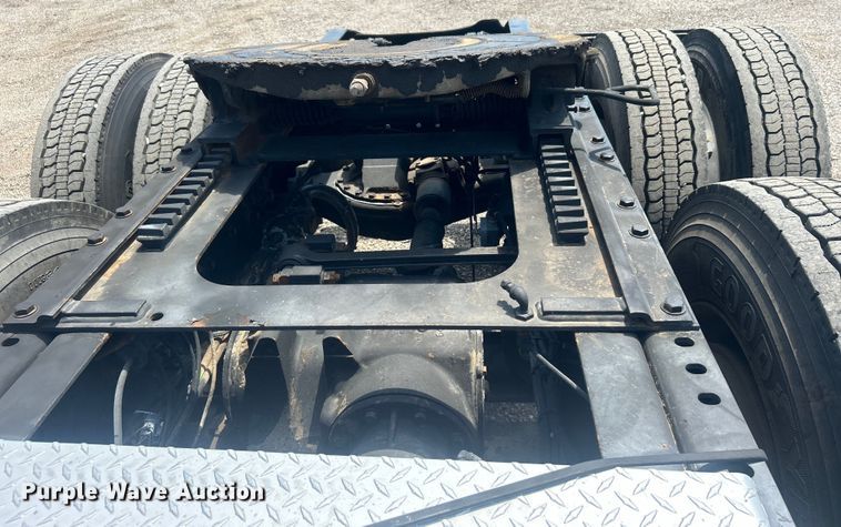 image for item EG0764 2008 Mack CHU613 semi truck