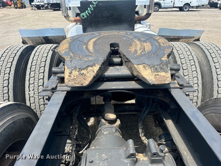 image for item EG0764 2008 Mack CHU613 semi truck