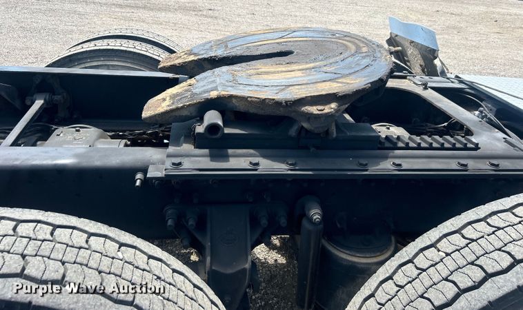 image for item EG0764 2008 Mack CHU613 semi truck