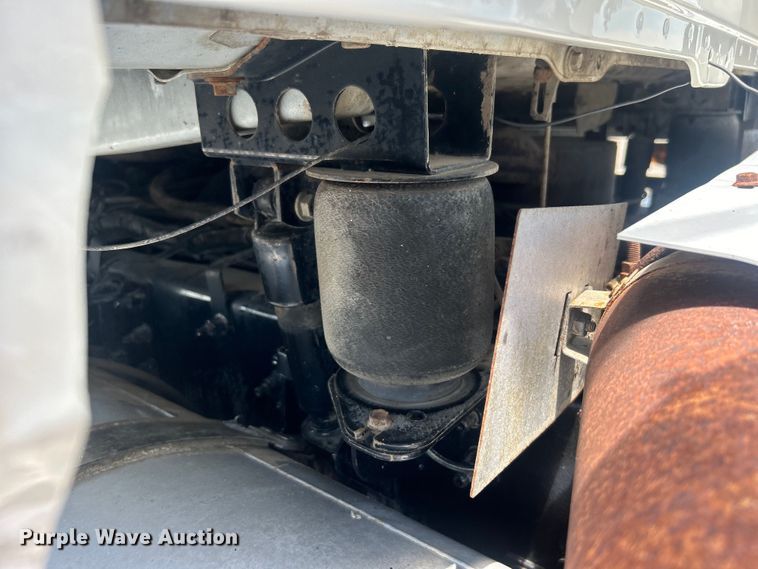 image for item EG0764 2008 Mack CHU613 semi truck